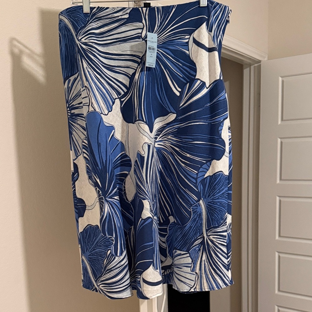 Ann Taylor Navy and Cream Patterned Skirt